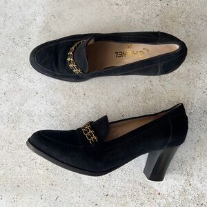 Vintage CHANEL Shoes Heels Pumps Black Suede Gold Chain size 39.5 EU